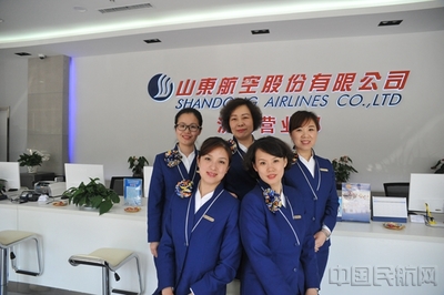 記山航營銷委濟南營業(yè)部客戶體驗中心卓越班組——禮儀服務(wù)的典范
